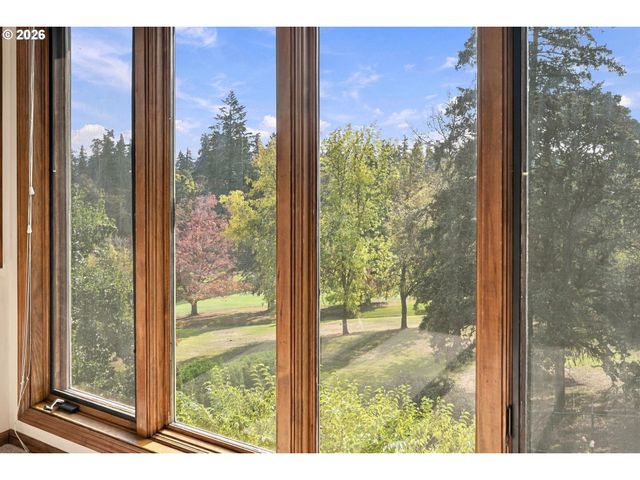 541 SPYGLASS Dr, Eugene, OR 97401