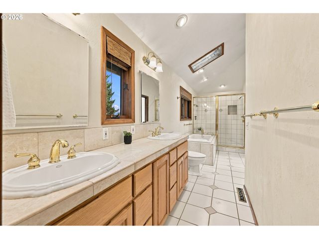 541 SPYGLASS Dr, Eugene, OR 97401