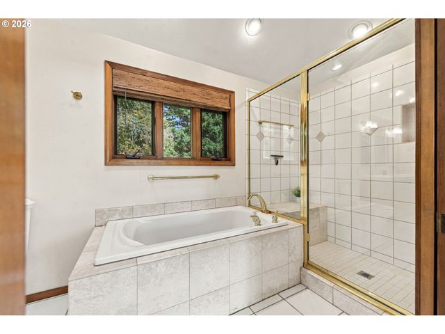541 SPYGLASS Dr, Eugene, OR 97401