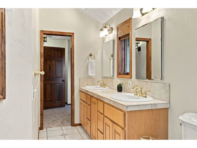 541 SPYGLASS Dr, Eugene, OR 97401