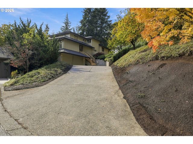 541 SPYGLASS Dr, Eugene, OR 97401