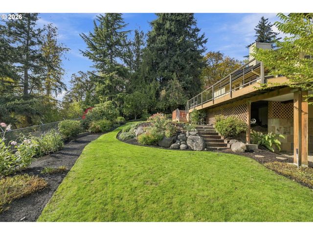 541 SPYGLASS Dr, Eugene, OR 97401