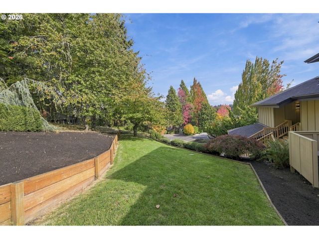 541 SPYGLASS Dr, Eugene, OR 97401