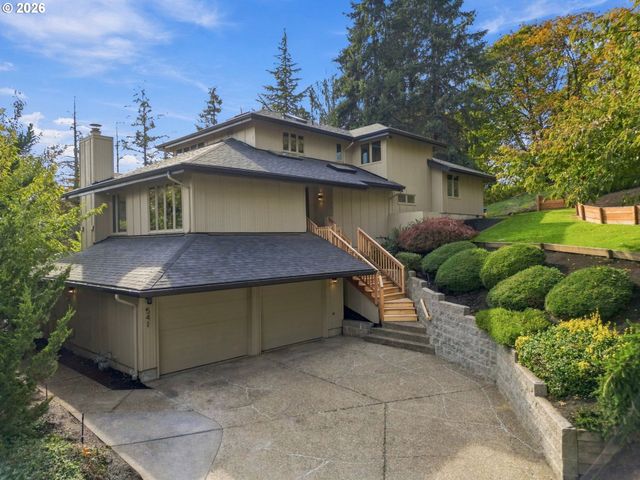 541 SPYGLASS Dr, Eugene, OR 97401