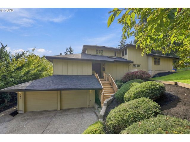 541 SPYGLASS Dr, Eugene, OR 97401
