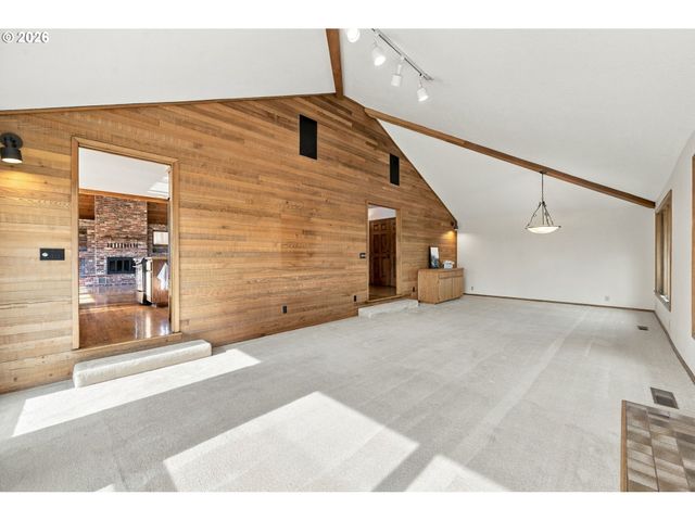 541 SPYGLASS Dr, Eugene, OR 97401