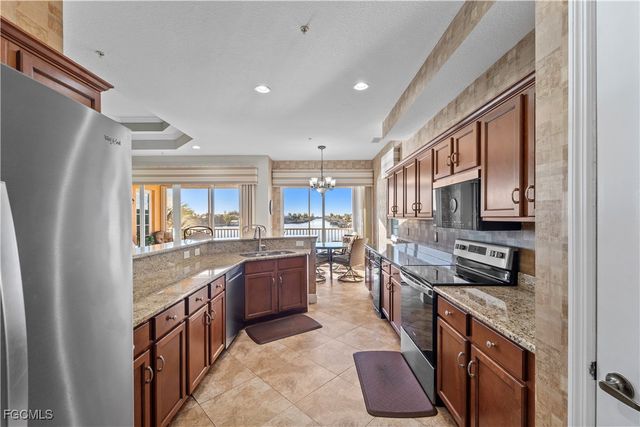 214 Shadroe Cove CIR 104, Cape Coral, FL 33991