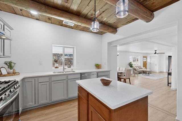 1067 Highway 314 NW, Los Lunas, NM 87031