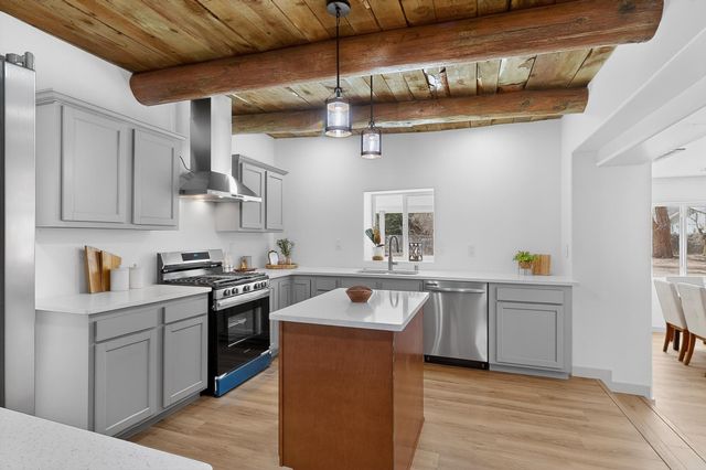 1067 Highway 314 NW, Los Lunas, NM 87031