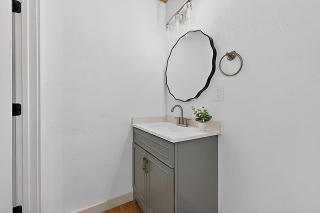 1067 Highway 314 NW, Los Lunas, NM 87031