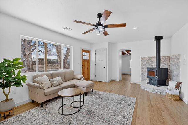 1067 Highway 314 NW, Los Lunas, NM 87031