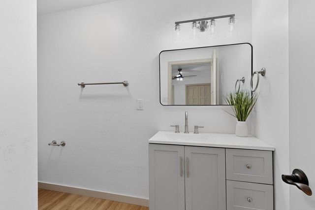 1067 Highway 314 NW, Los Lunas, NM 87031