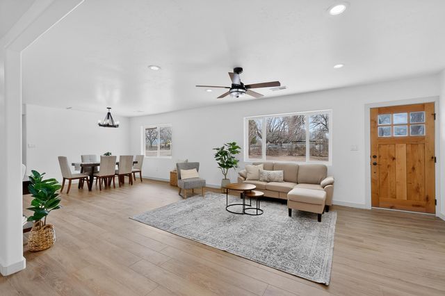 1067 Highway 314 NW, Los Lunas, NM 87031