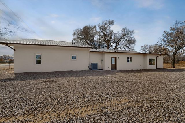 1067 Highway 314 NW, Los Lunas, NM 87031