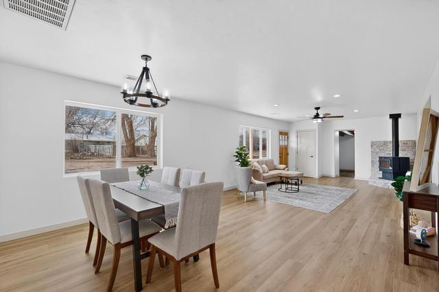 1067 Highway 314 NW, Los Lunas, NM 87031