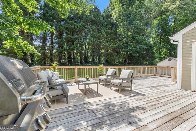 610 Adam Circle, Woodstock, GA 30188