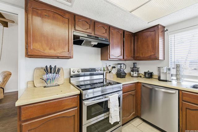 1206 Hayloft Ln, San Antonio, TX 78245