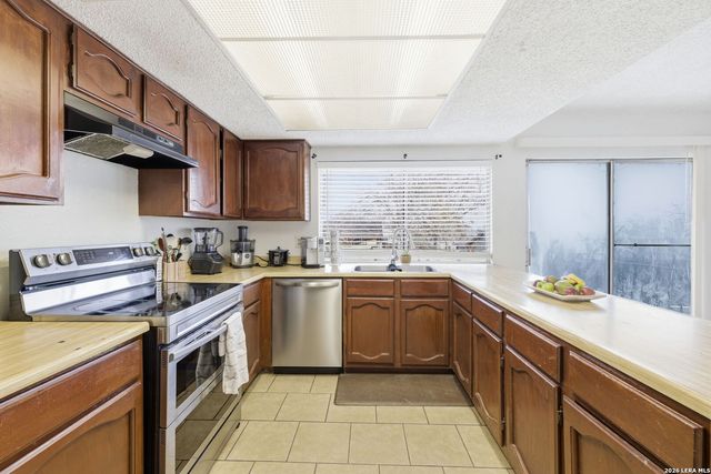 1206 Hayloft Ln, San Antonio, TX 78245