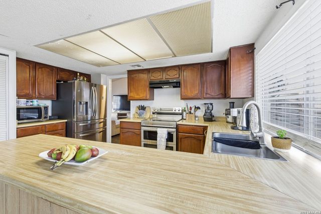 1206 Hayloft Ln, San Antonio, TX 78245