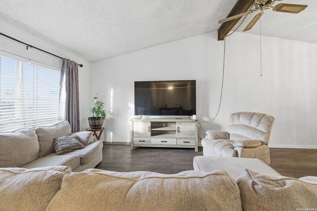 1206 Hayloft Ln, San Antonio, TX 78245