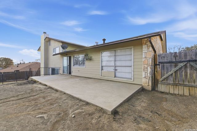 1206 Hayloft Ln, San Antonio, TX 78245