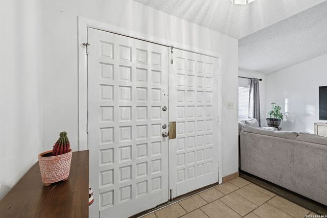 1206 Hayloft Ln, San Antonio, TX 78245