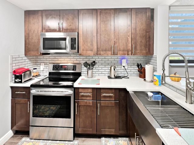 6575 W Oakland Park Boulevard 101, Lauderhill, FL 33313