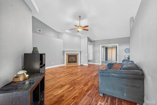 5589 Colinas Verde Dr, Milton, FL 32570