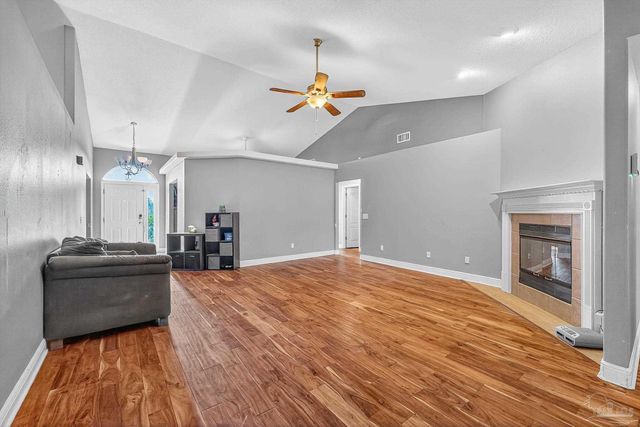 5589 Colinas Verde Dr, Milton, FL 32570