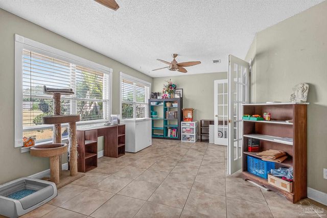 5589 Colinas Verde Dr, Milton, FL 32570