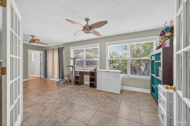 5589 Colinas Verde Dr, Milton, FL 32570