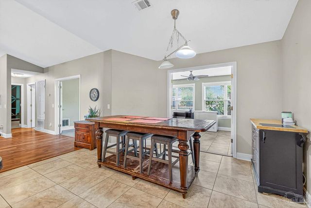 5589 Colinas Verde Dr, Milton, FL 32570