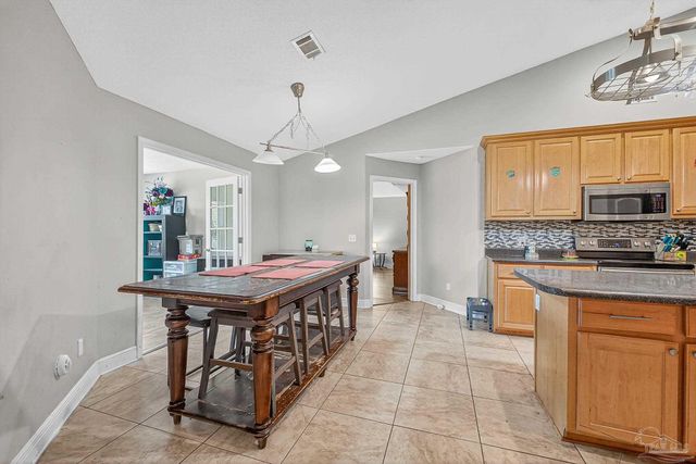 5589 Colinas Verde Dr, Milton, FL 32570