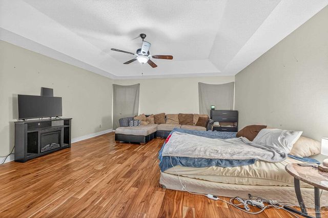 5589 Colinas Verde Dr, Milton, FL 32570