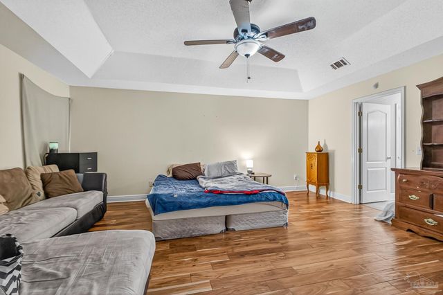 5589 Colinas Verde Dr, Milton, FL 32570