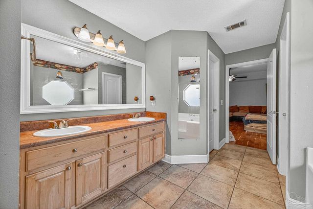 5589 Colinas Verde Dr, Milton, FL 32570