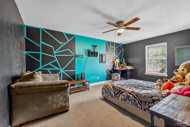 5589 Colinas Verde Dr, Milton, FL 32570