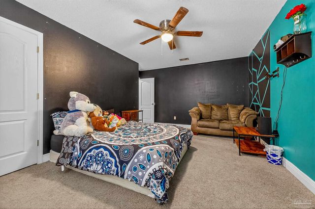 5589 Colinas Verde Dr, Milton, FL 32570