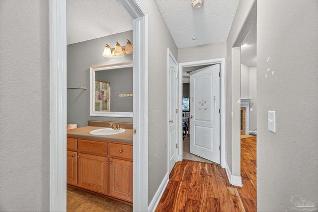 5589 Colinas Verde Dr, Milton, FL 32570