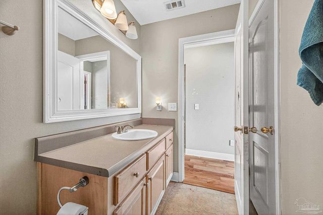 5589 Colinas Verde Dr, Milton, FL 32570