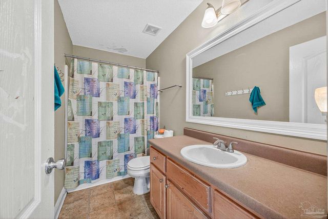 5589 Colinas Verde Dr, Milton, FL 32570