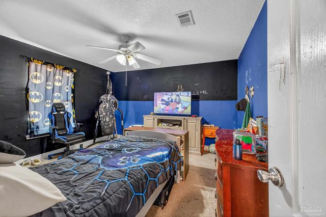 5589 Colinas Verde Dr, Milton, FL 32570