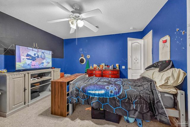 5589 Colinas Verde Dr, Milton, FL 32570