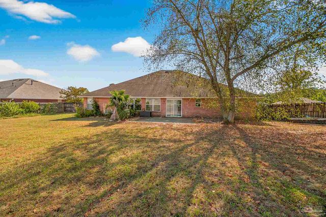 5589 Colinas Verde Dr, Milton, FL 32570