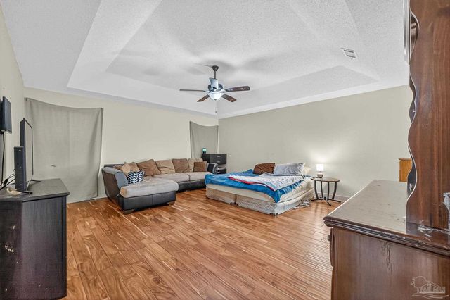 5589 Colinas Verde Dr, Milton, FL 32570