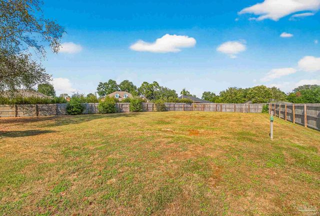 5589 Colinas Verde Dr, Milton, FL 32570