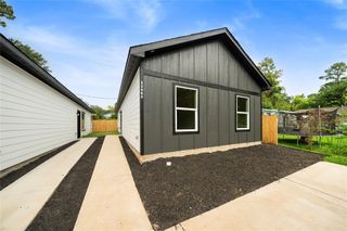 11563 Persimmon Street, Willis, TX 77318