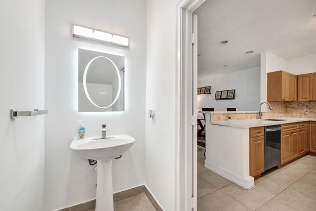 1743 NE 4th Avenue F4, Fort Lauderdale, FL 33305
