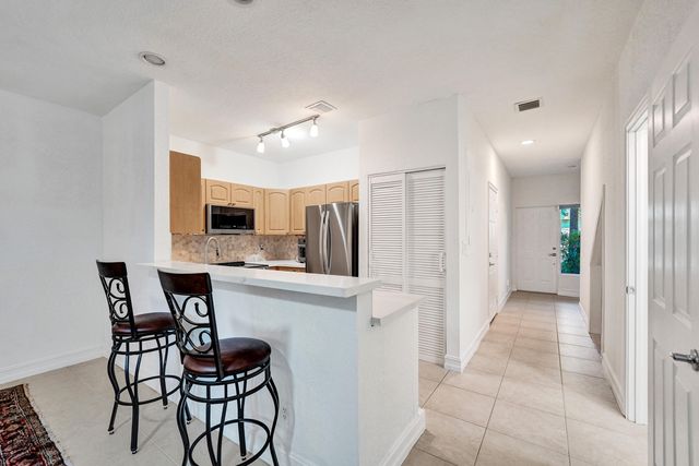 1743 NE 4th Avenue F4, Fort Lauderdale, FL 33305