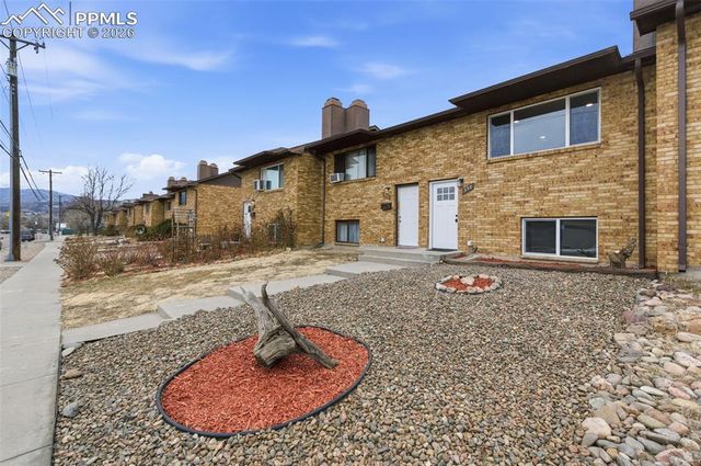 352 Mount View Lane, Colorado Springs, CO 80907